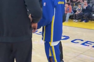 梦回当年宇宙勇！杜兰特赛前和库里拥抱，聊得很开心！